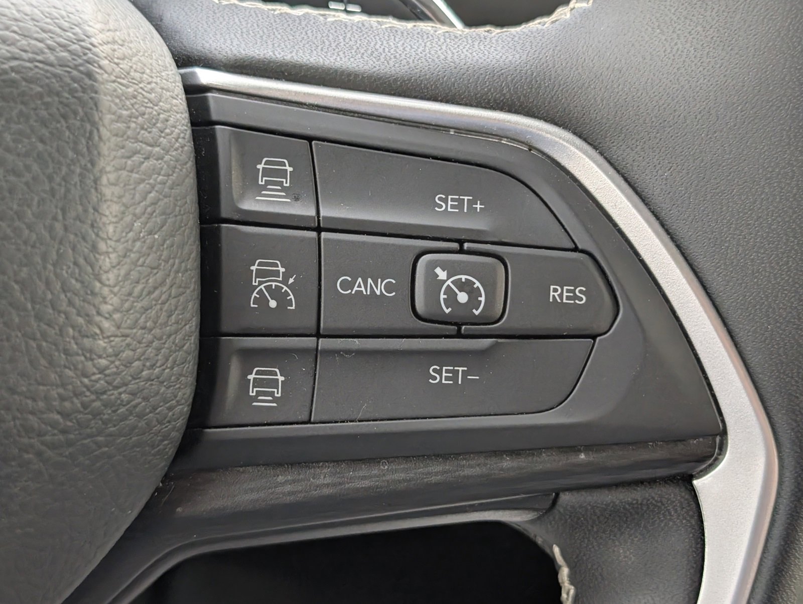 Certified 2024 Jeep Grand Cherokee L Laredo image 22