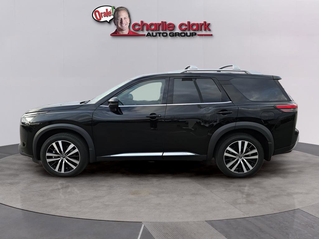 Used 2024 Nissan Pathfinder Platinum image 3