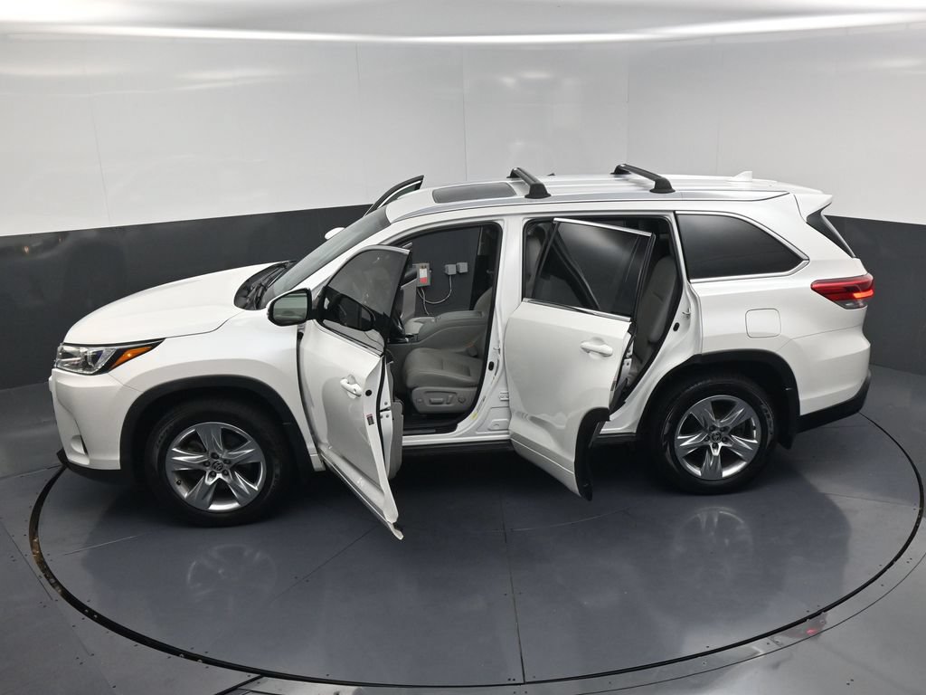 Used 2019 Toyota Highlander Limited FWD image 26