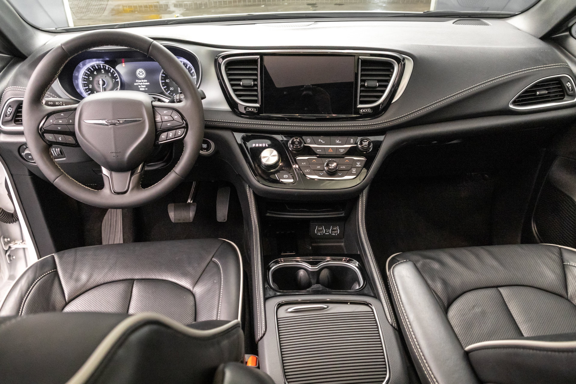 Used 2025 Chrysler Pacifica Limited FWD image 32