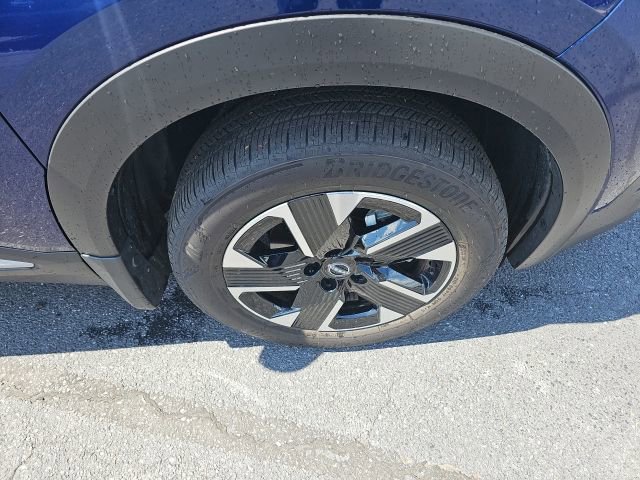 Certified 2025 Nissan Kicks SV w/ SV Premium Package AWD/4WD image 9