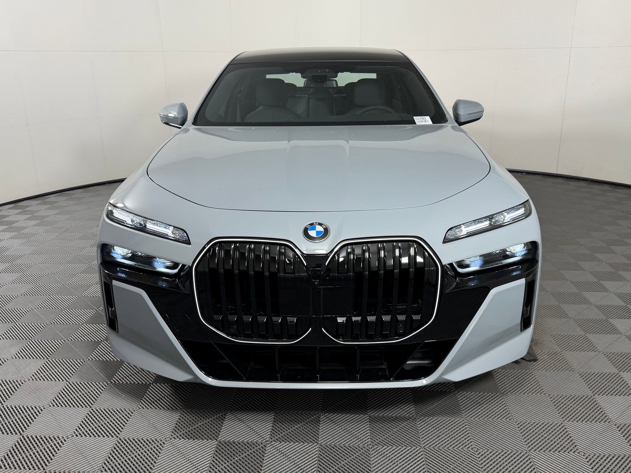 Used 2026 BMW 760i xDrive w/ Executive Package AWD/4WD image 6