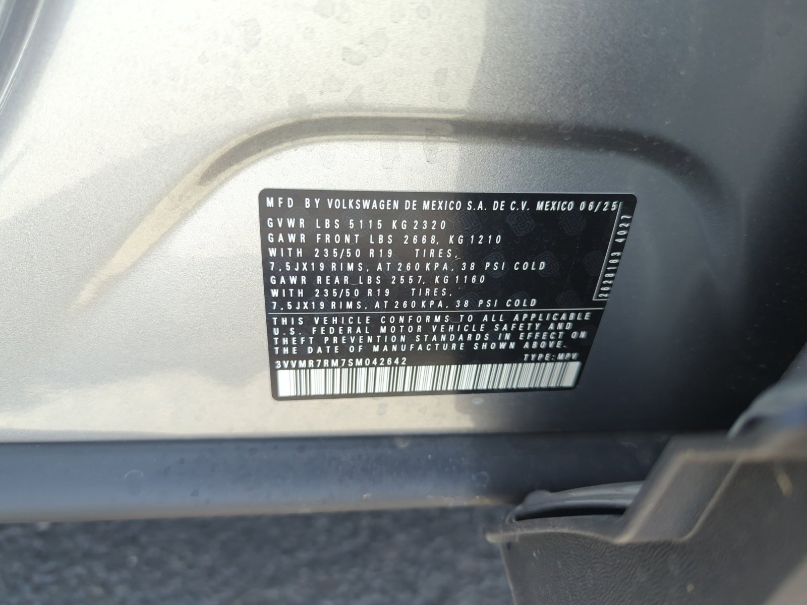 New 2025 Volkswagen Tiguan SE image 24