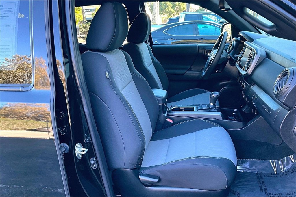 Certified 2023 Toyota Tacoma TRD Off-Road image 30