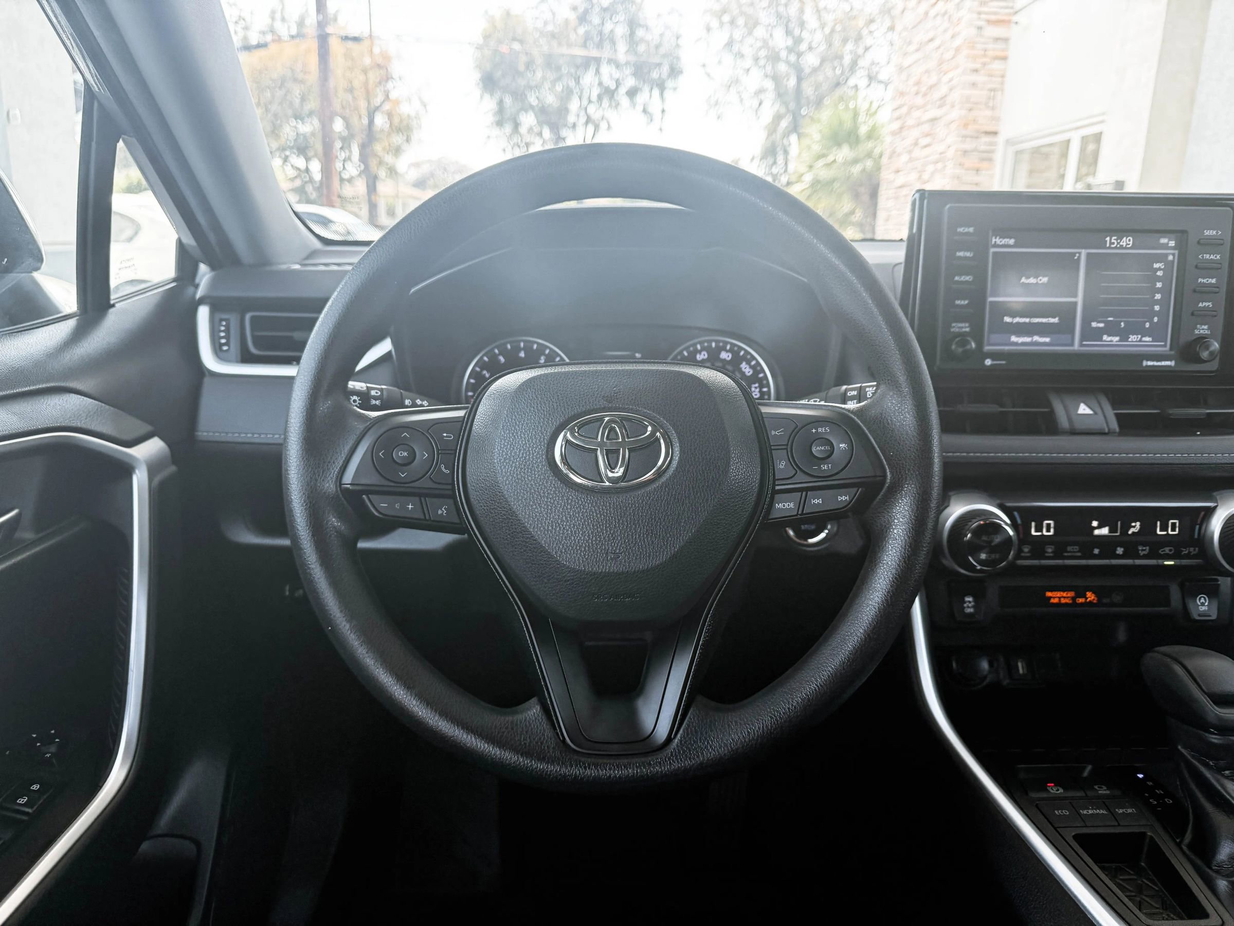 Used 2020 Toyota RAV4 XLE image 17
