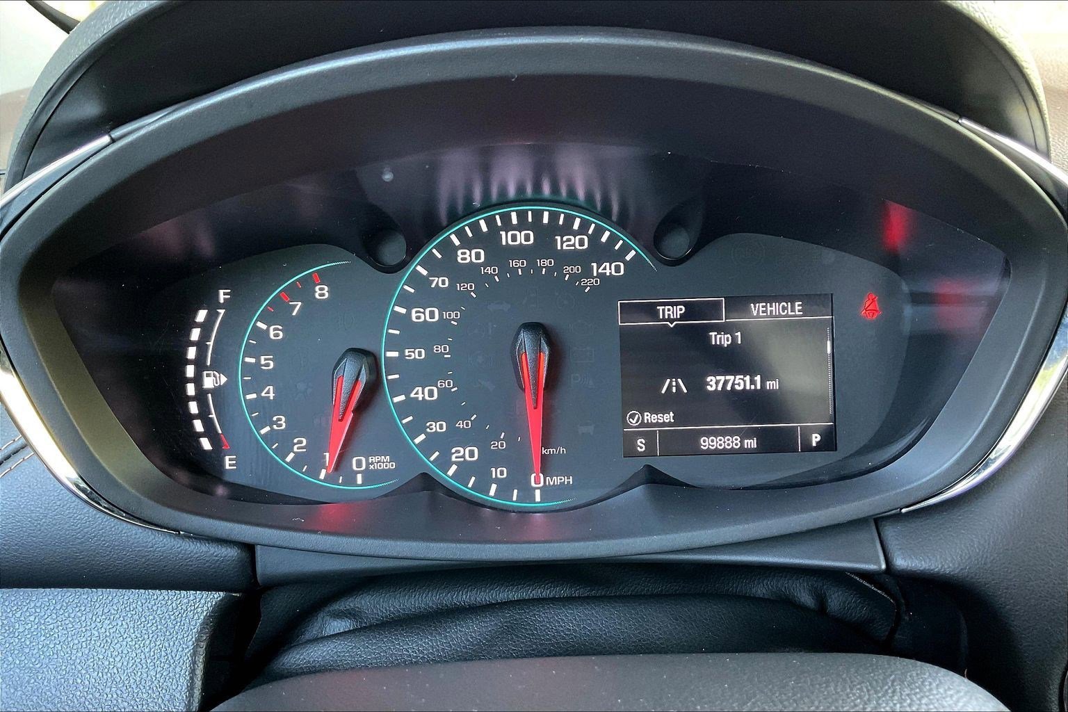 Used 2019 Chevrolet Trax LT w/ LT Convenience Package FWD image 13