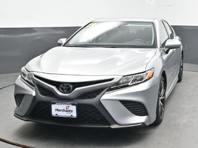 Used 2019 Toyota Camry SE FWD image 2