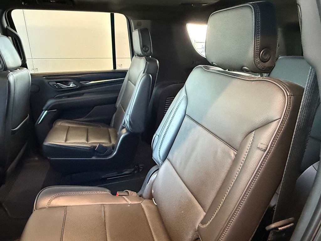 Used 2021 GMC Yukon XL Denali w/ Denali Premium Package image 23