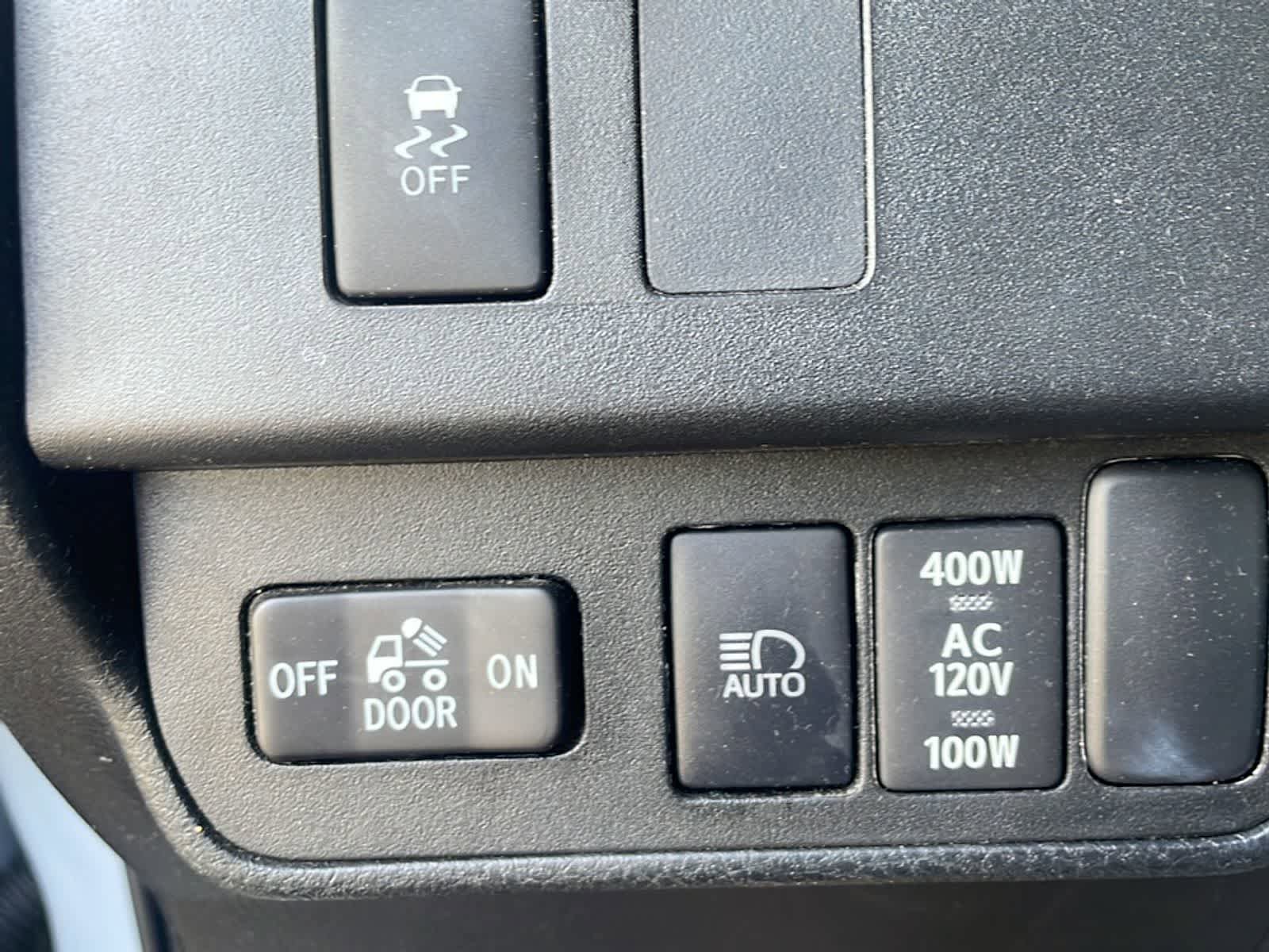Used 2020 Toyota Tacoma TRD Sport w/ TRD Premium Sport Package AWD/4WD image 18