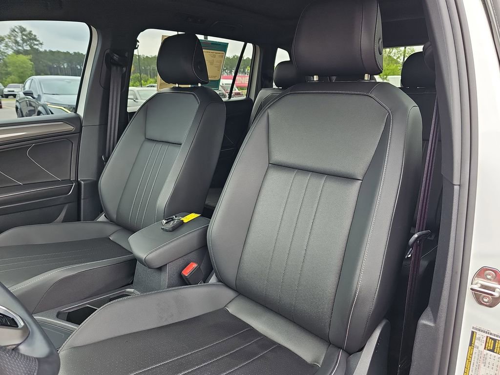 Used 2023 Volkswagen Tiguan SE R-Line FWD image 18