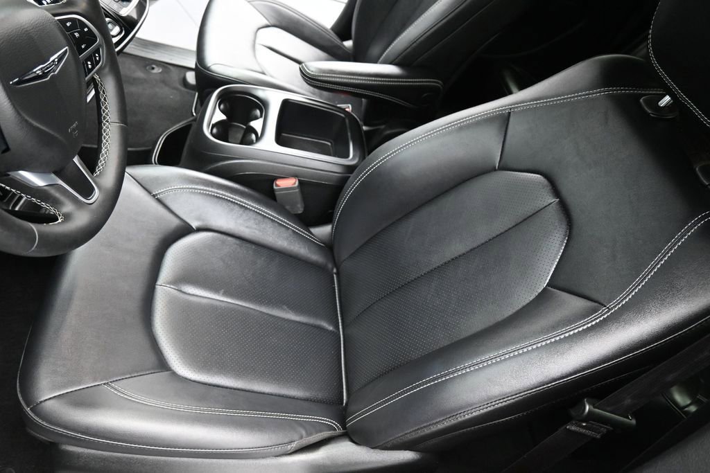 Used 2025 Chrysler Pacifica Select FWD image 11