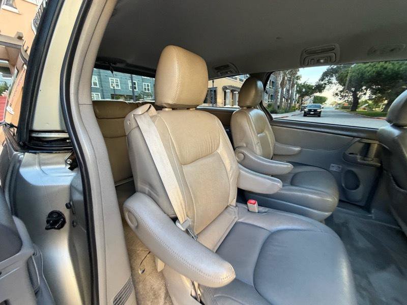 Used 2010 Toyota Sienna LE FWD image 38