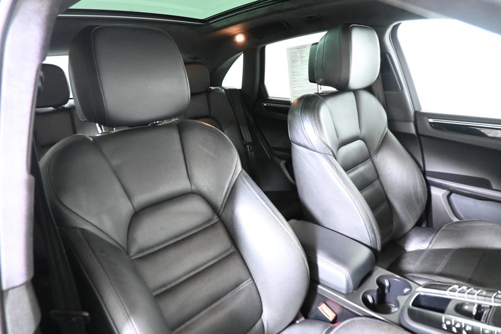 Used 2015 Porsche Macan Turbo AWD/4WD image 34
