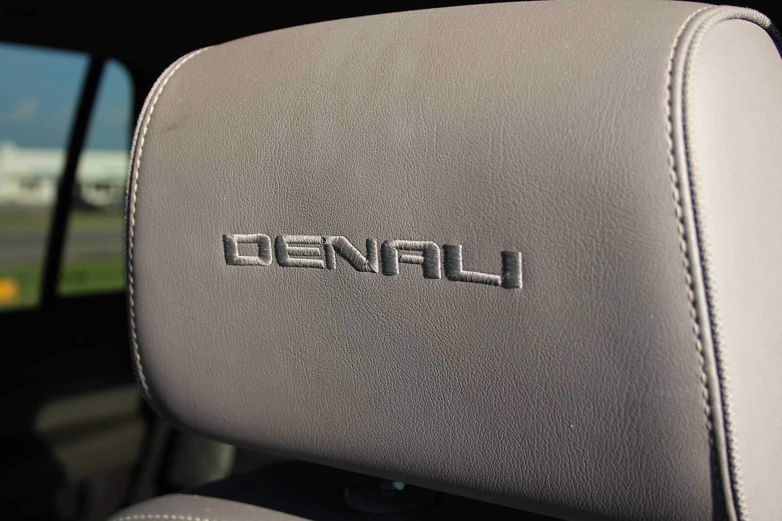 Used 2020 GMC Yukon Denali w/ Open Road Package AWD/4WD image 28