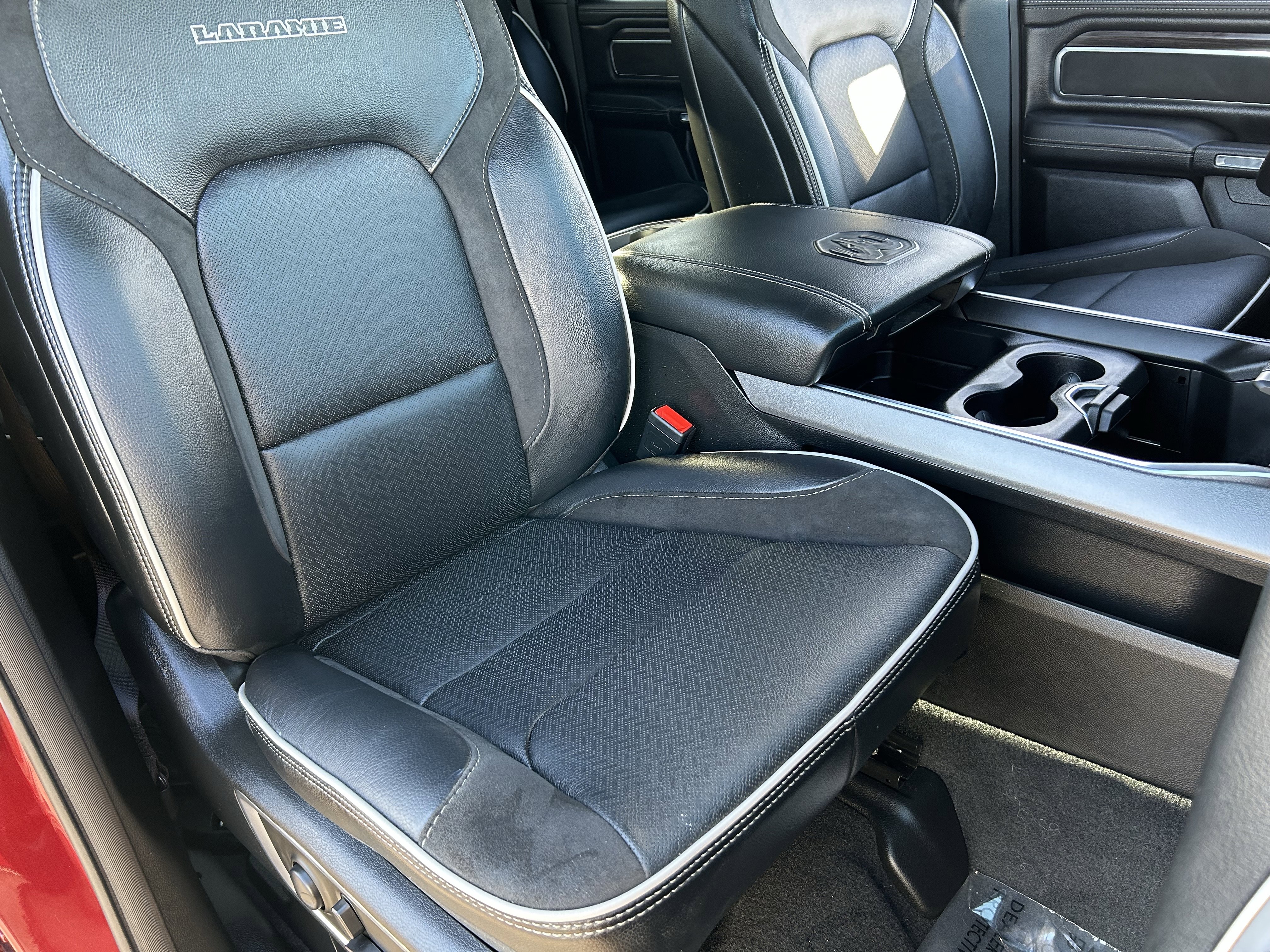 Used 2025 RAM 1500 Laramie AWD/4WD image 9