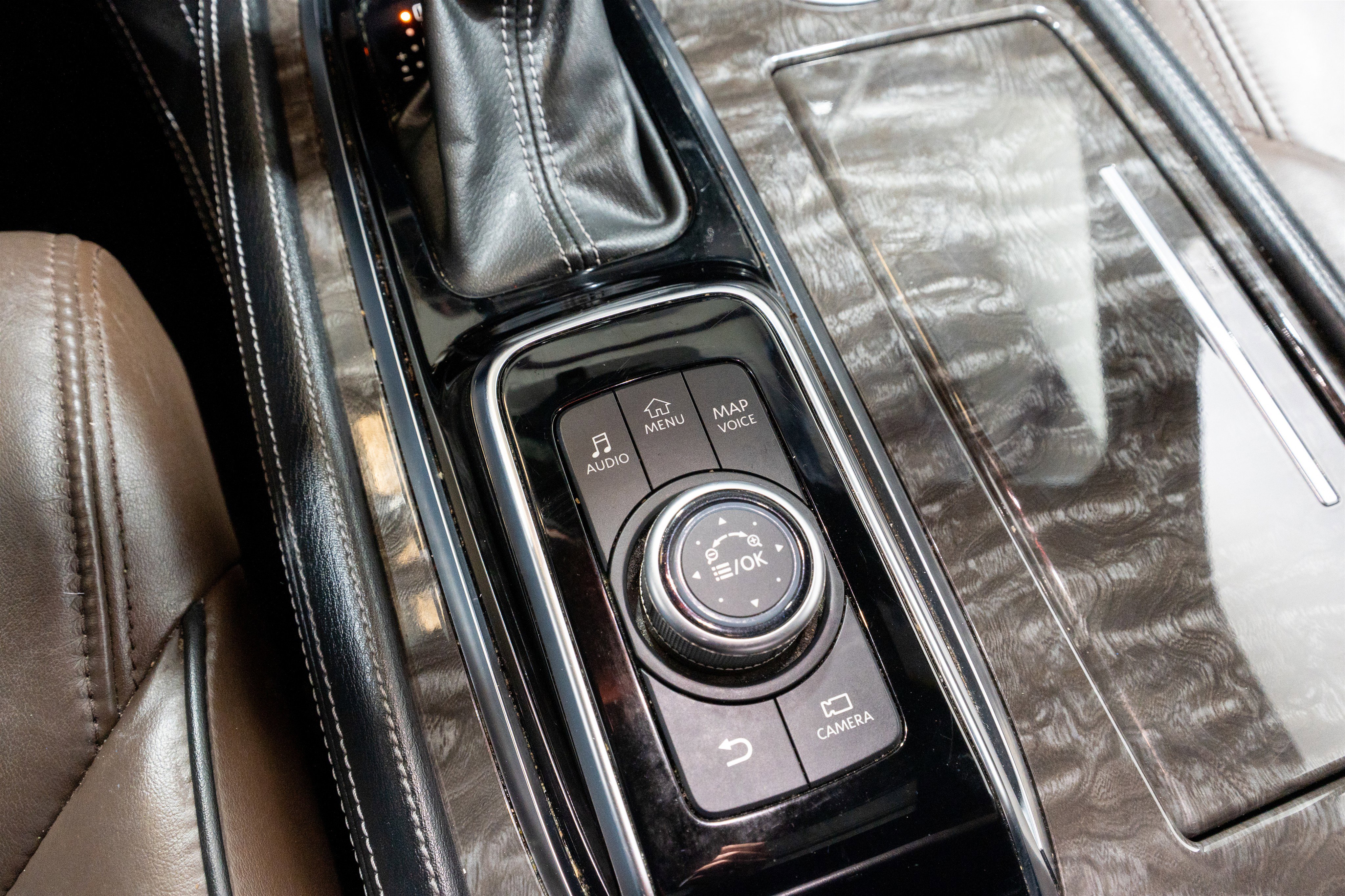 Used 2021 Nissan Armada Platinum image 27