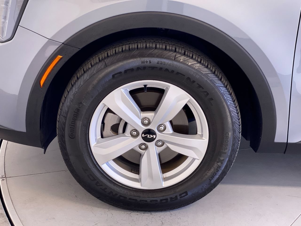 Certified 2025 Kia Sorento LX FWD image 12
