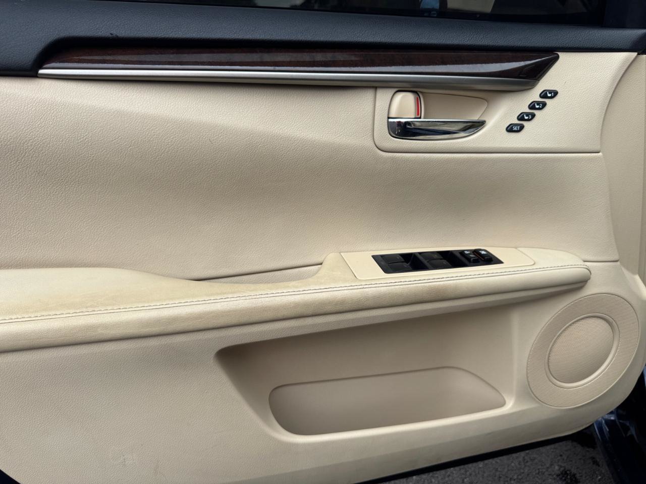 Used 2014 Lexus ES 350 w/ Luxury Package FWD image 24
