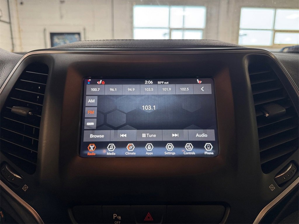 Used 2019 Jeep Cherokee Latitude Plus w/ Cold Weather Group image 17