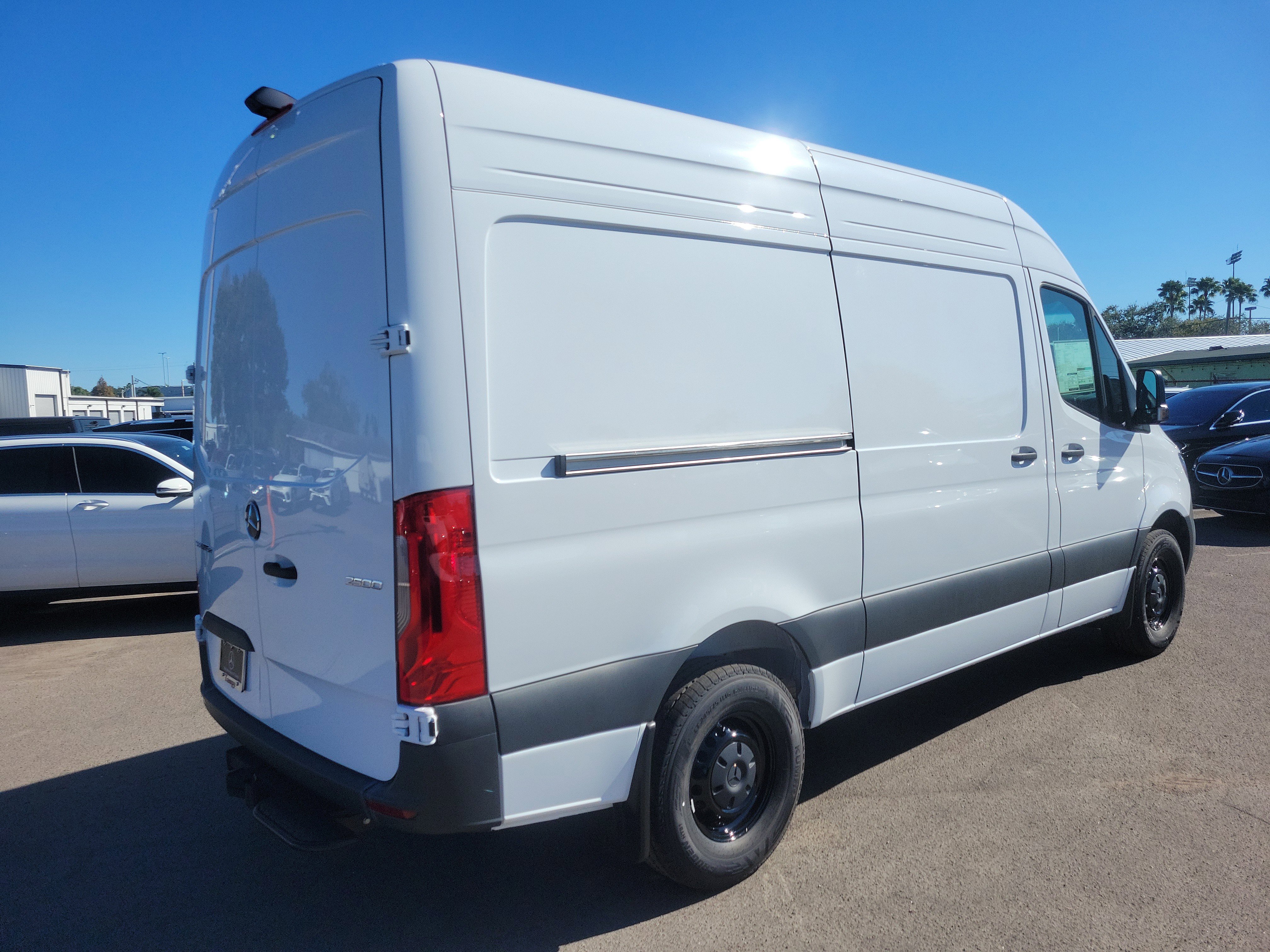 Used 2025 Mercedes-Benz Sprinter 2500 image 3