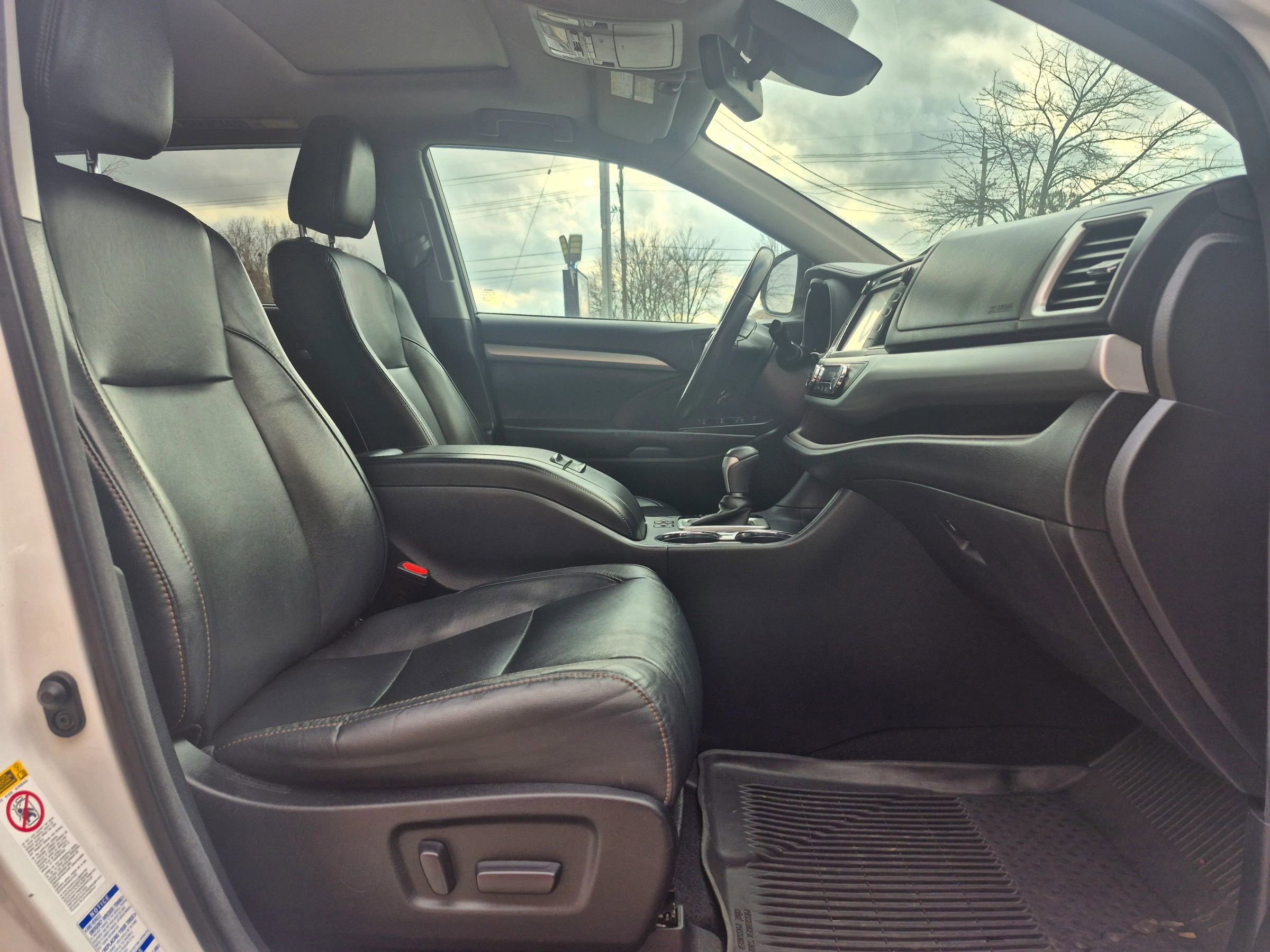 Used 2017 Toyota Highlander XLE image 14