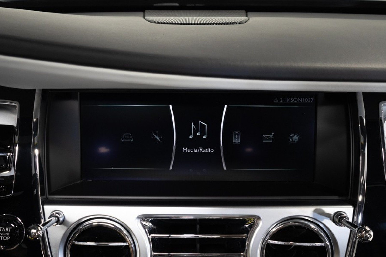 Used 2019 Rolls-Royce Dawn RWD image 31