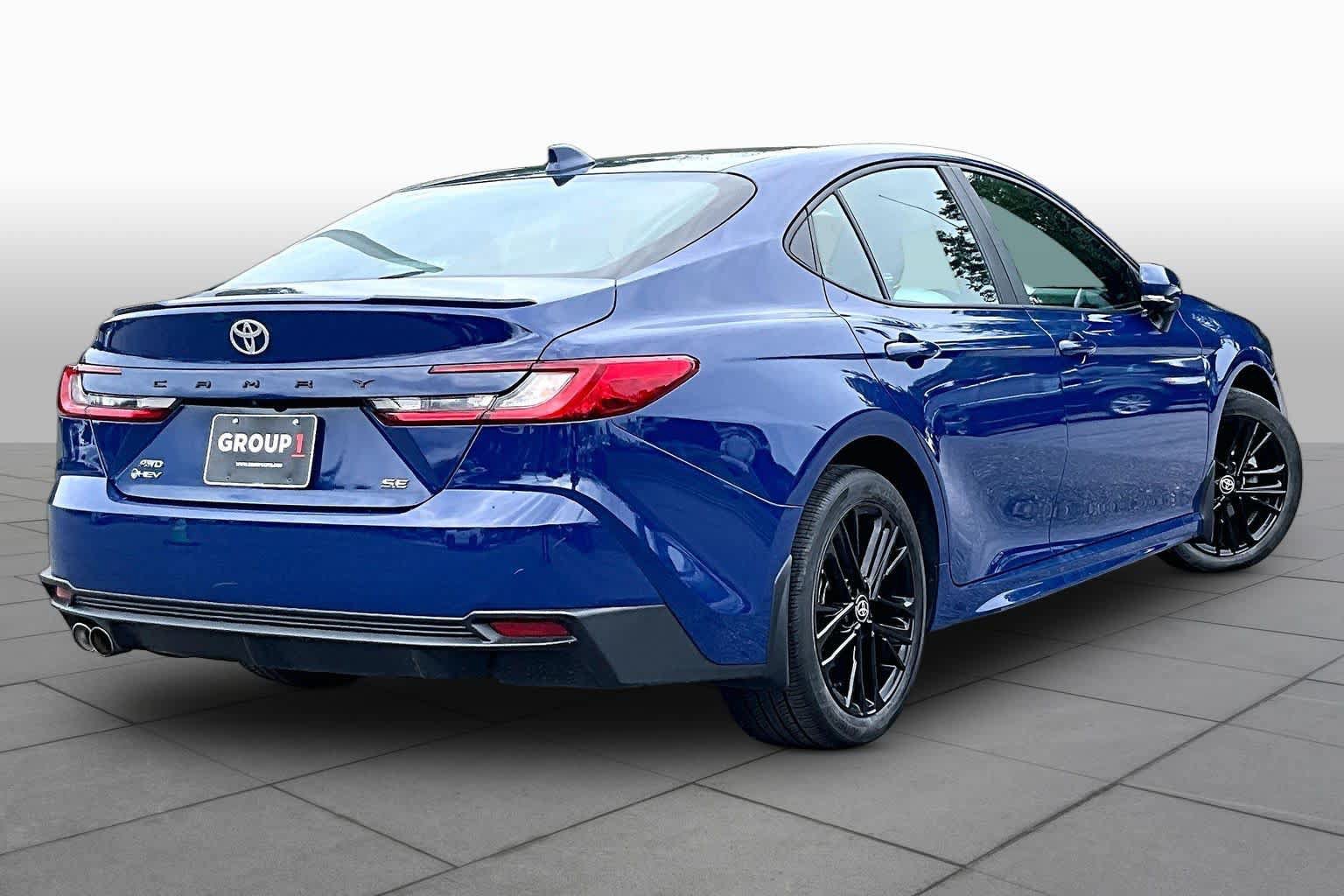 Used 2025 Toyota Camry SE AWD/4WD image 11