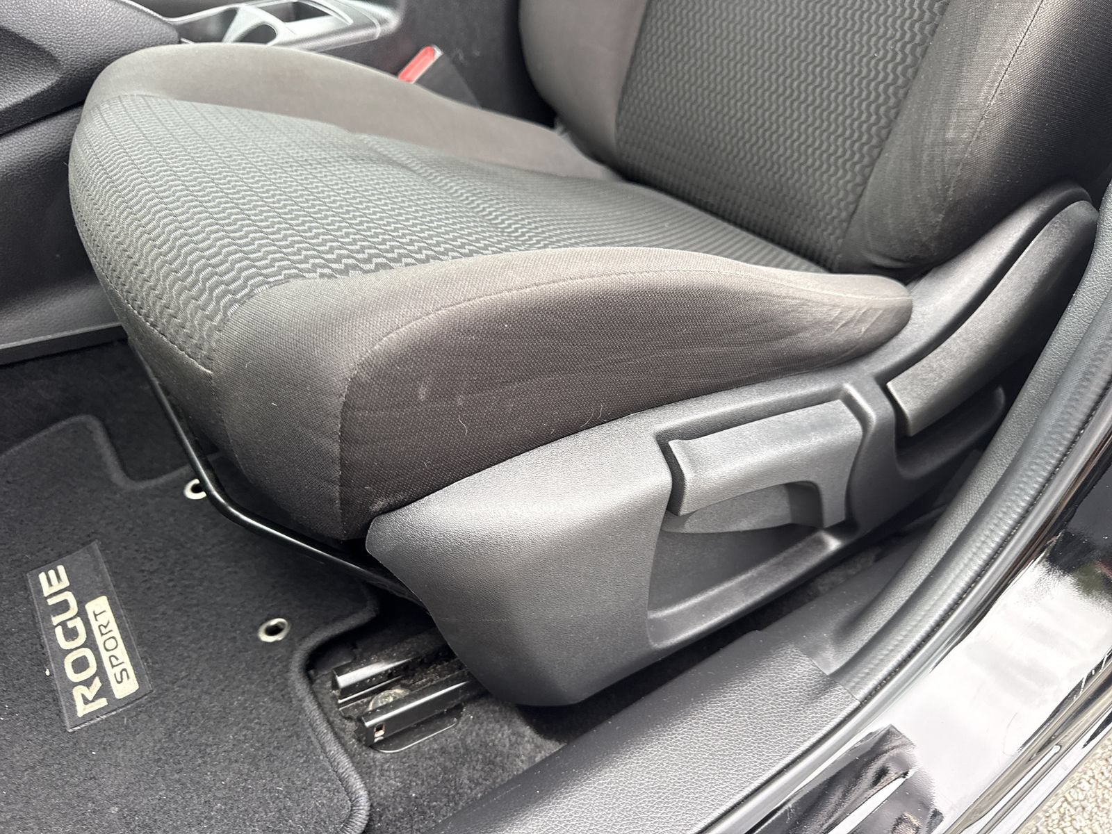 Used 2019 Nissan Rogue Sport S w/ Appearance Package FWD image 17