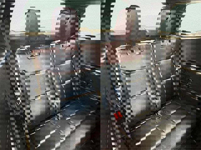 Used 2022 Ford Explorer Platinum w/ Equipment Group 601A image 11