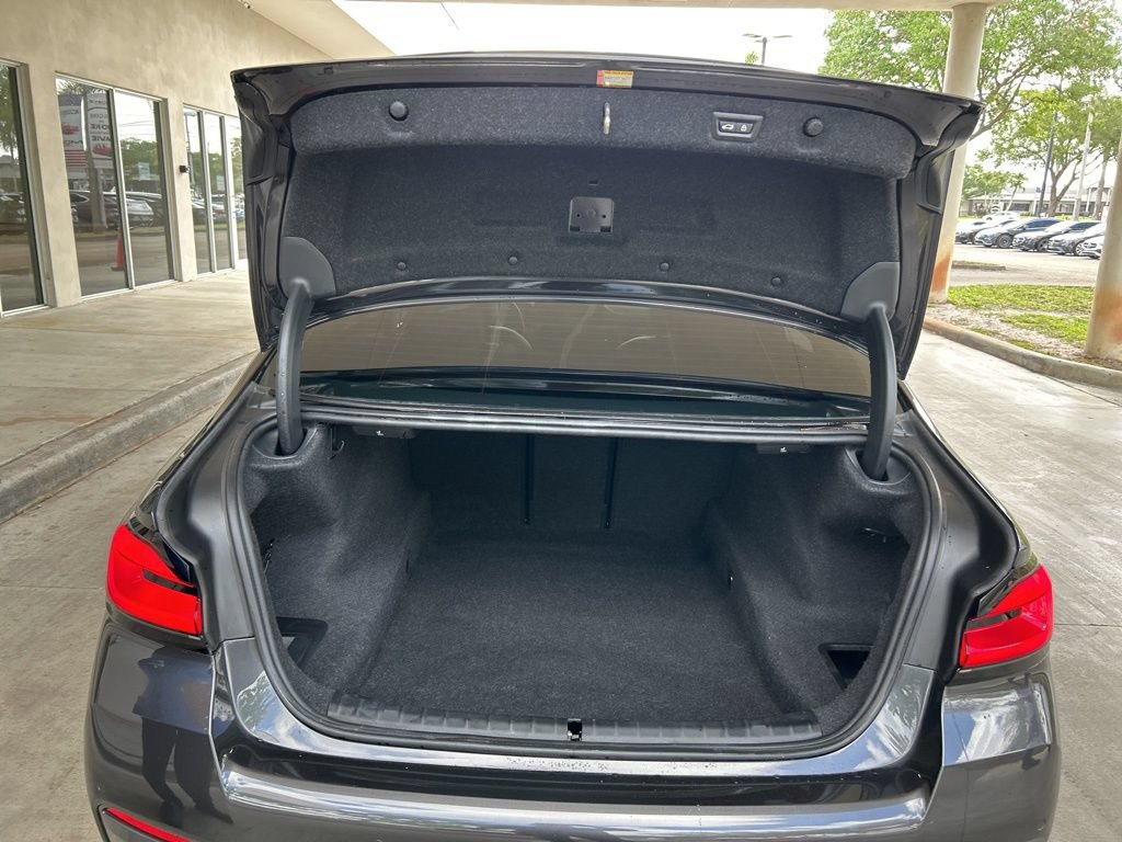 Used 2023 BMW 540i w/ M Sport Package RWD image 36