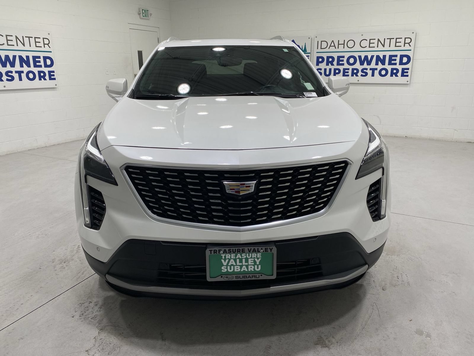 Used 2022 Cadillac XT4 Premium Luxury w/ Technology Package AWD/4WD image 3