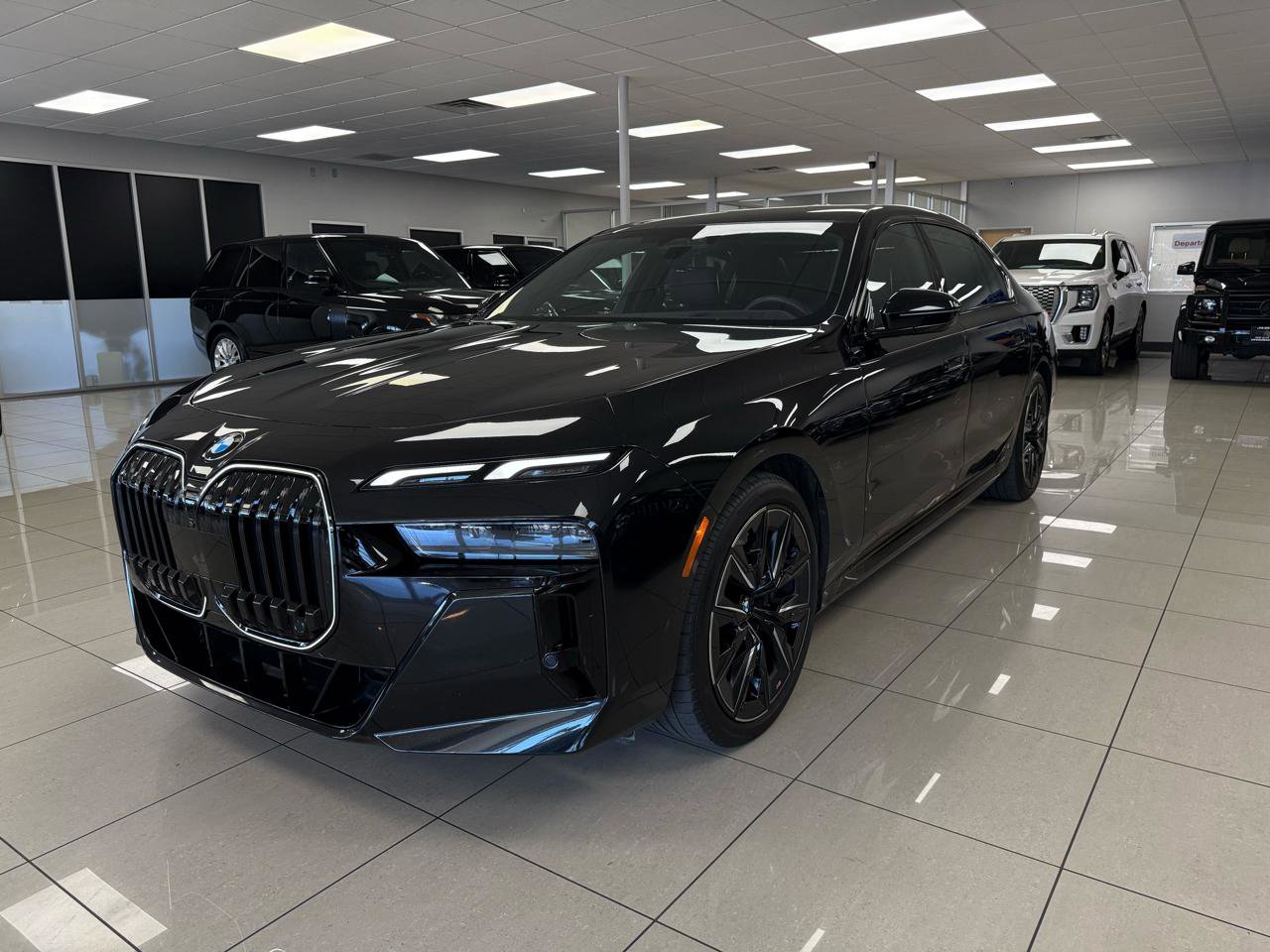 Used 2023 BMW 760i xDrive image 2