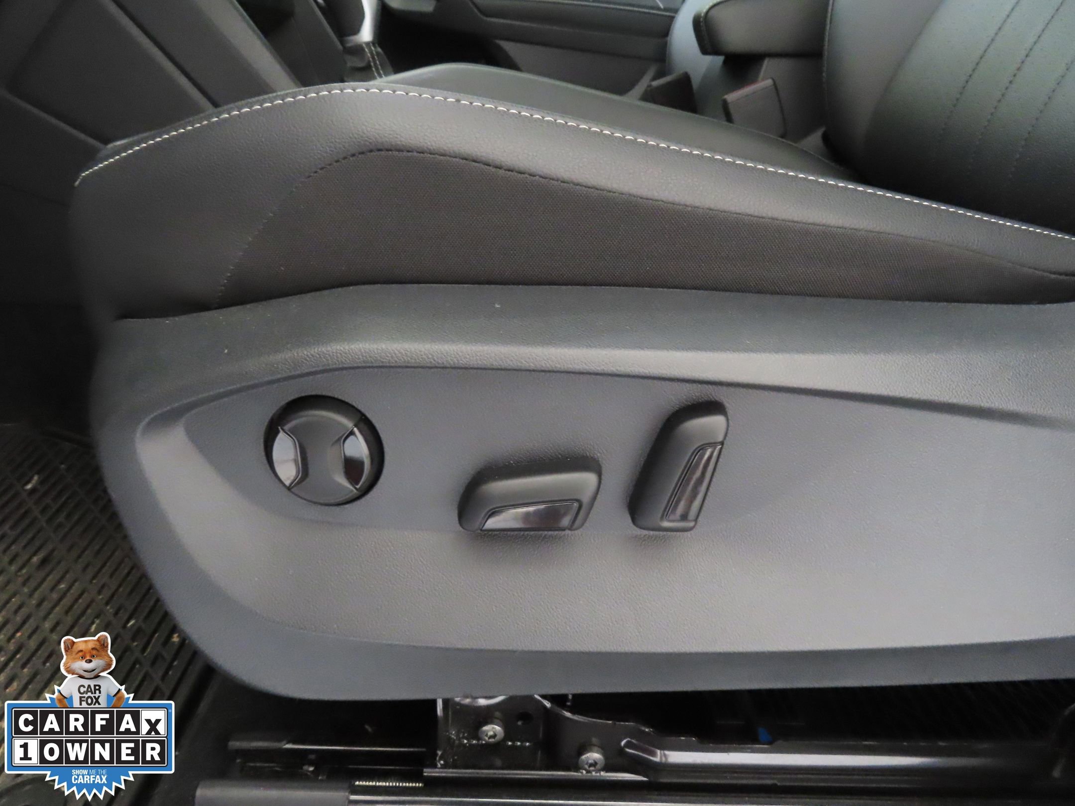 Used 2023 Volkswagen Tiguan SE w/ Panoramic Sunroof Package FWD image 13