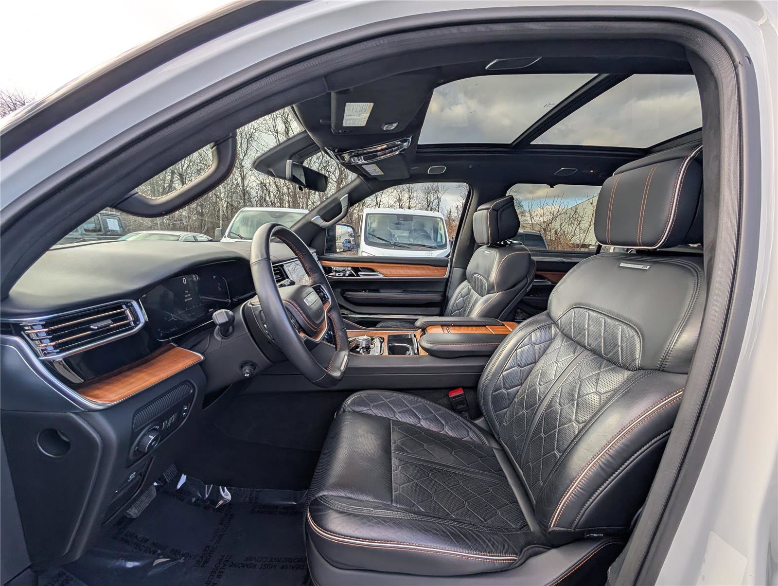 Used 2024 Jeep Grand Wagoneer L Series III image 16