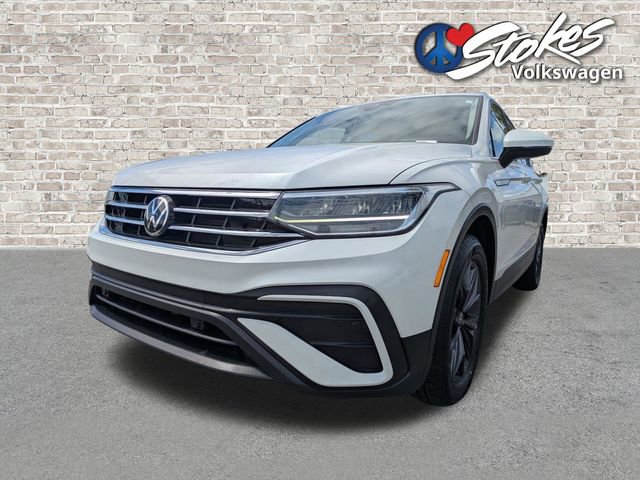 Certified 2023 Volkswagen Tiguan SE w/ Panoramic Sunroof Package FWD image 8
