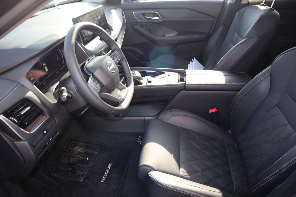 Certified 2025 Nissan Rogue Platinum image 13