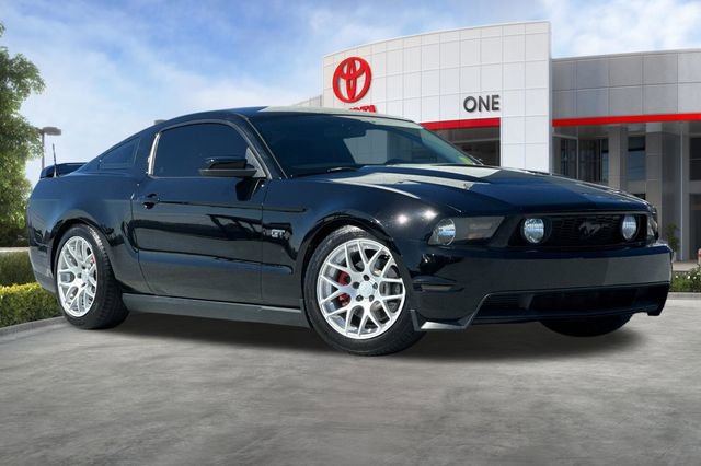 Used 2010 Ford Mustang GT Premium RWD image 2