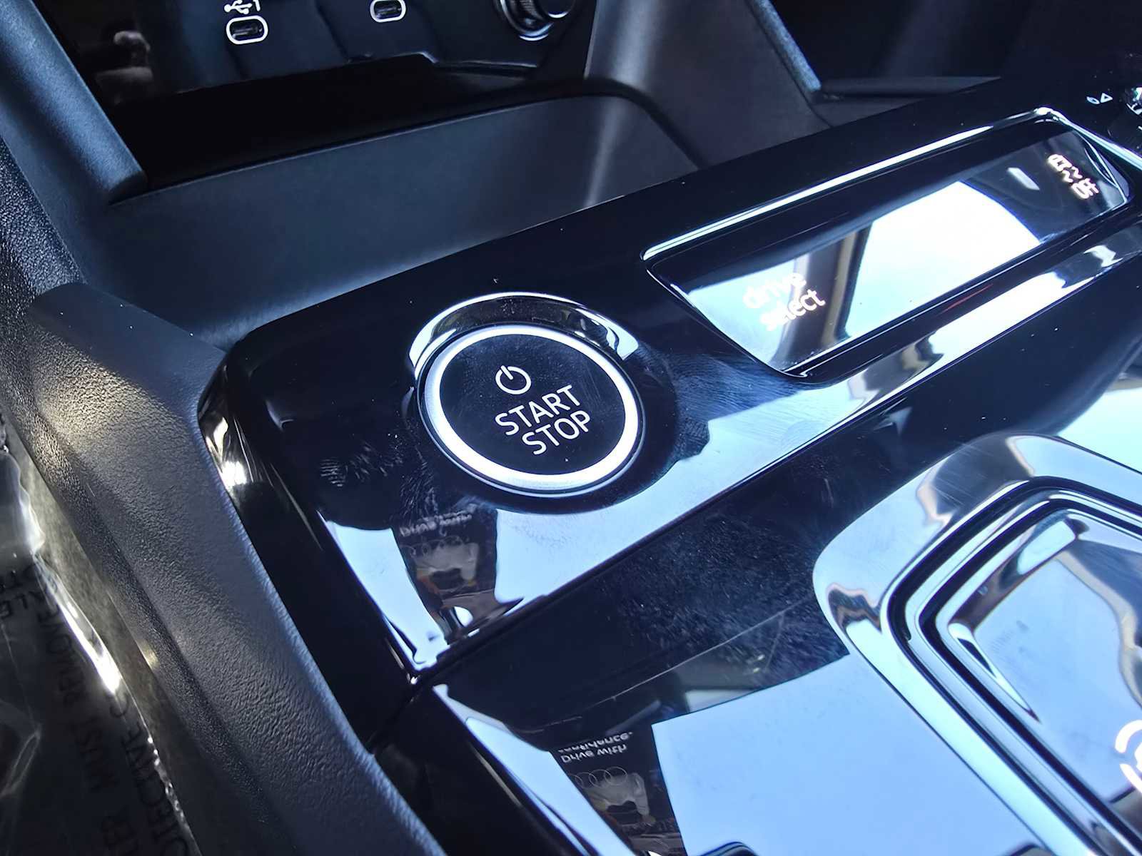 New 2025 Audi Q6 e-tron Premium Plus image 31