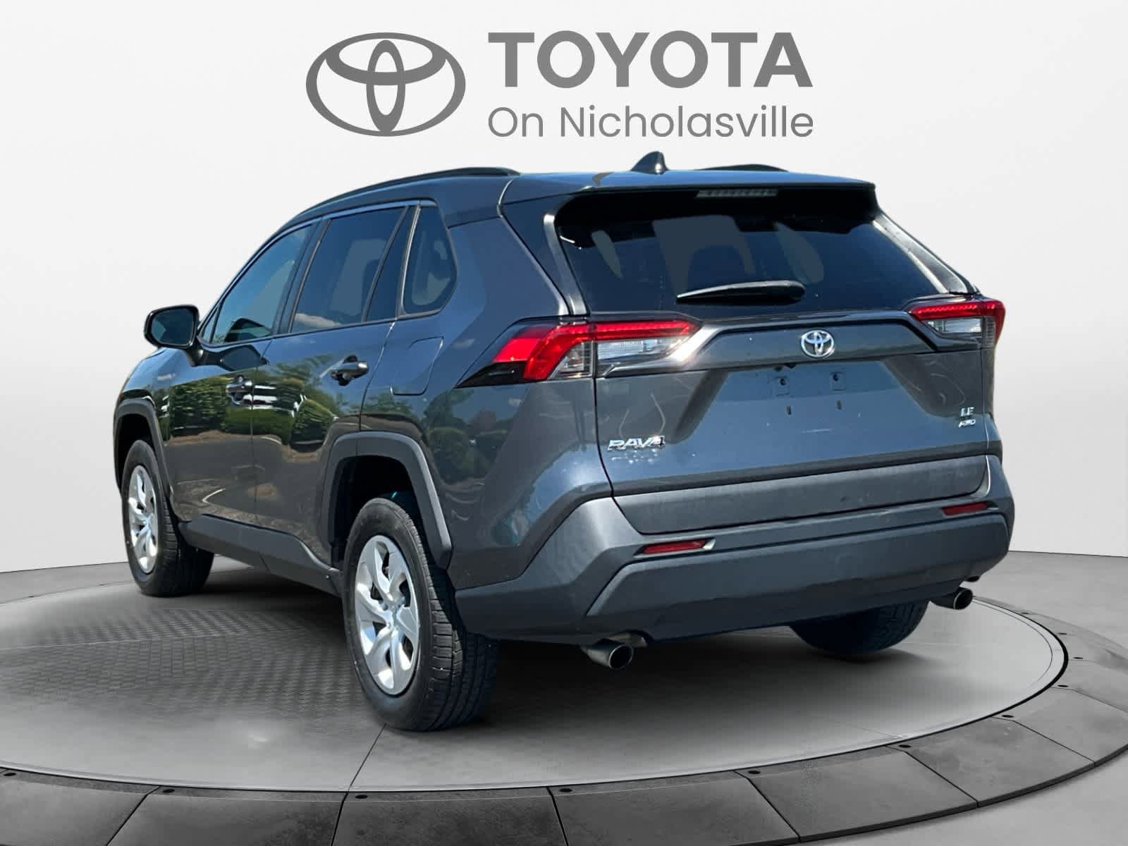 Used 2021 Toyota RAV4 LE AWD/4WD image 4