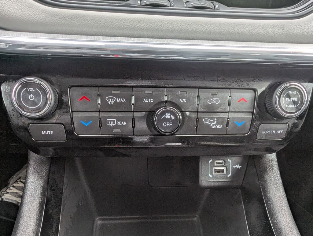 Used 2022 Jeep Compass Limited image 19