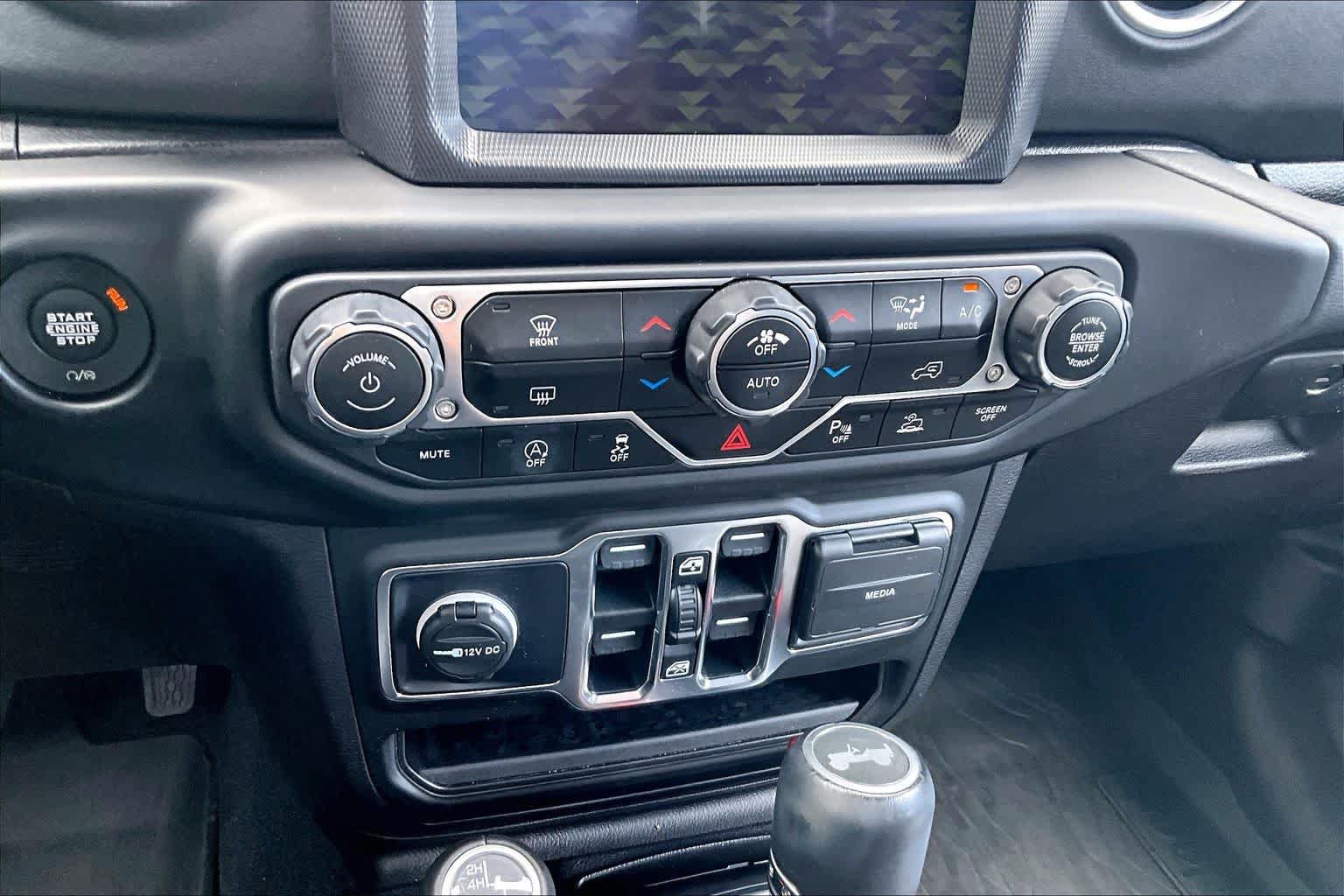 Used 2021 Jeep Wrangler Unlimited Sahara AWD/4WD image 31