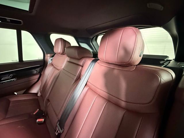 New 2025 Land Rover Range Rover SE image 30