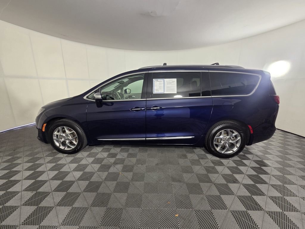 Certified 2018 Chrysler Pacifica Limited w/ Advanced Safetytec Group image 8