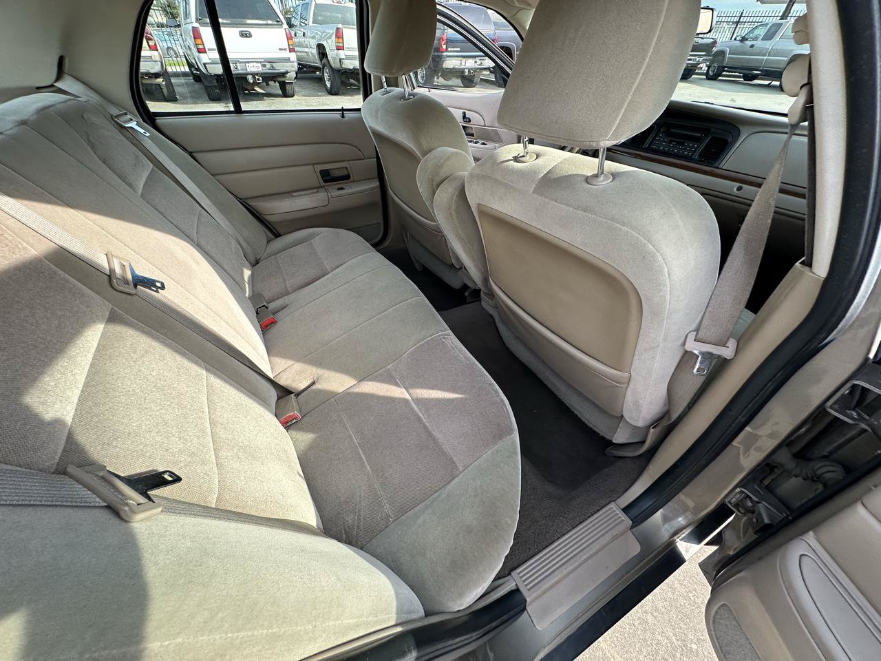 Used 2005 Ford Crown Victoria RWD image 26