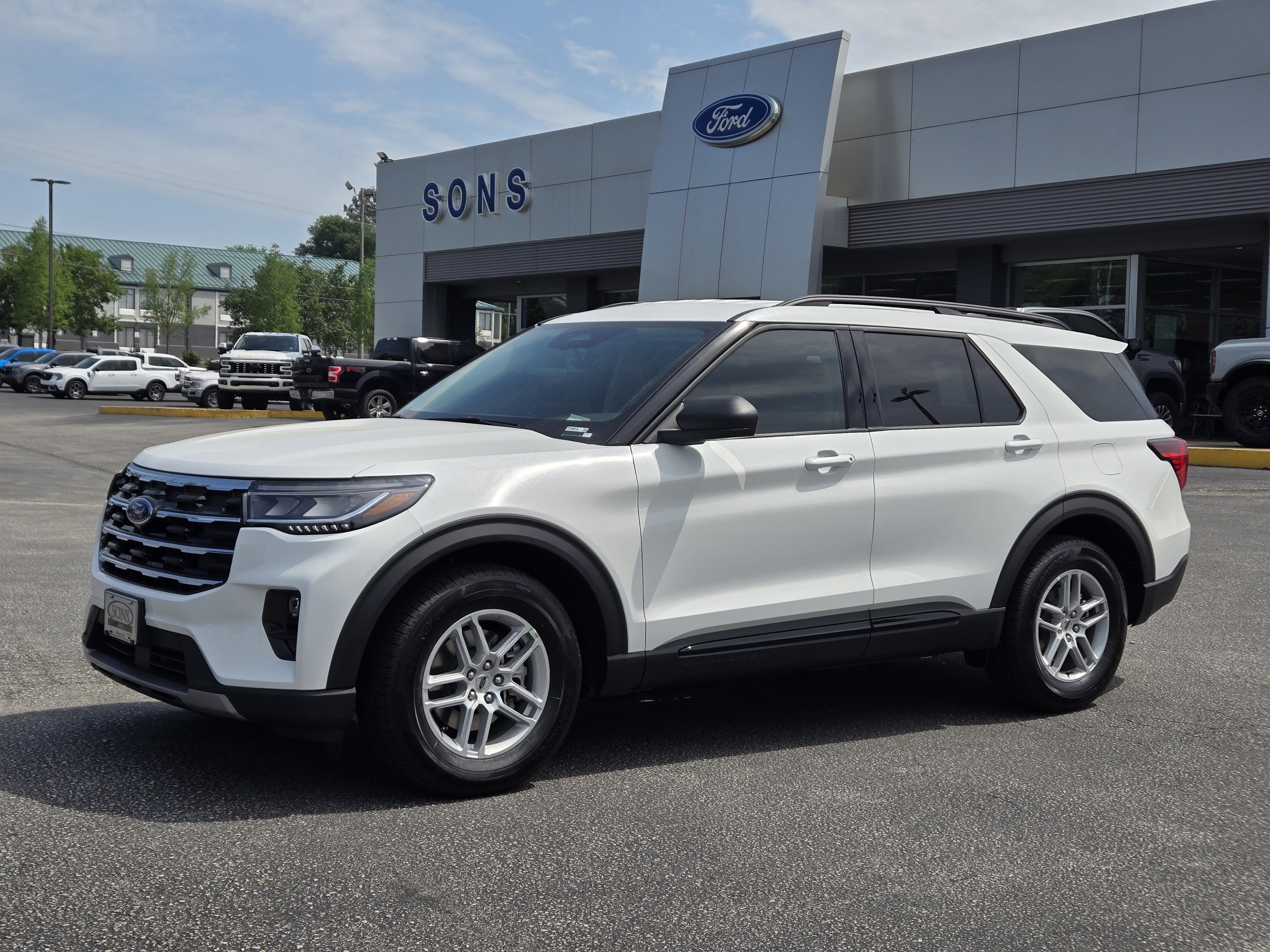 New 2026 Ford Explorer Active w/ Active Comfort Package RWD image 2