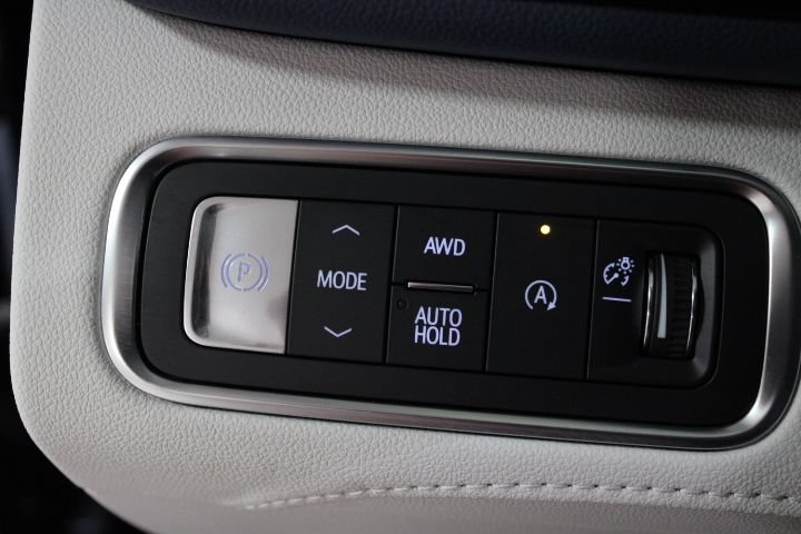 Used 2025 Buick Enclave Avenir w/ Super Cruise Package AWD/4WD image 36