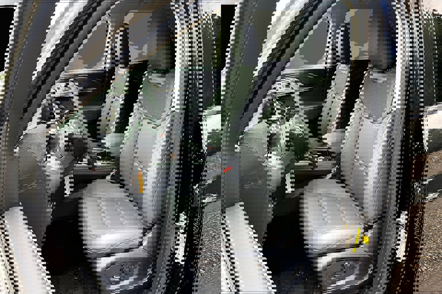 New 2025 Ford Explorer Active w/ Active Comfort Package image 9