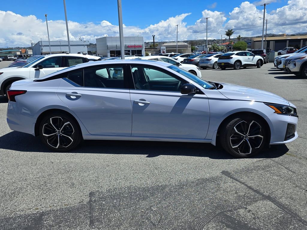 Used 2025 Nissan Altima 2.5 SR w/ SR Premium Package image 8