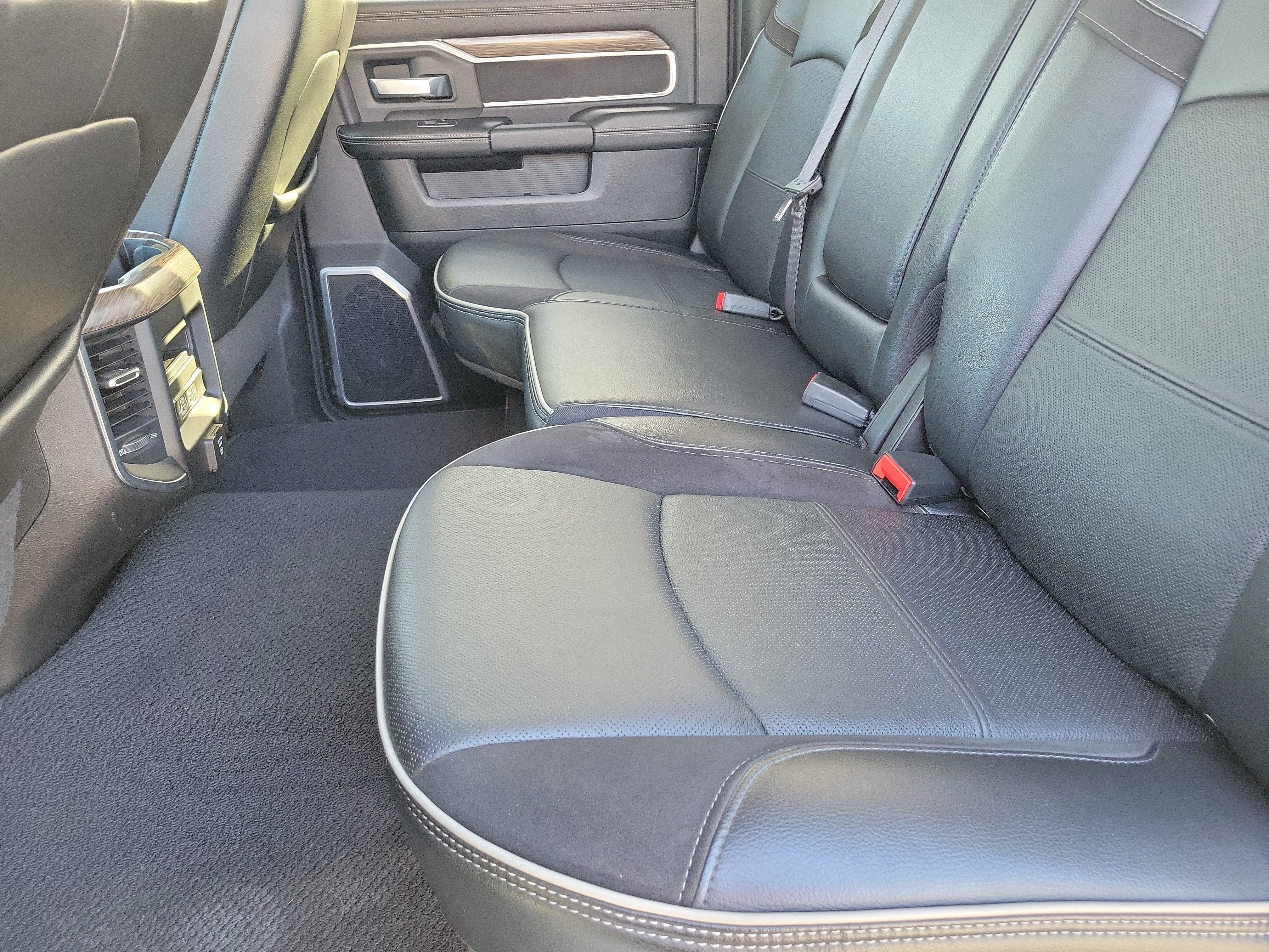 Used 2019 RAM 3500 Laramie AWD/4WD image 11