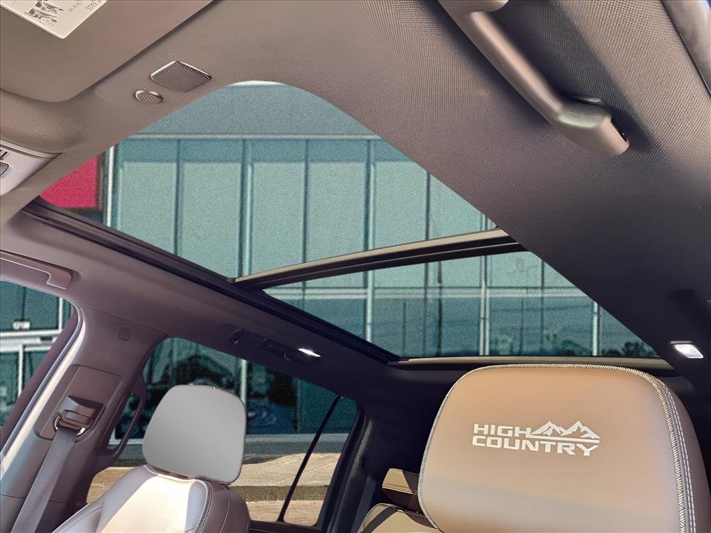 Used 2021 Chevrolet Suburban High Country w/ Premium Package image 18